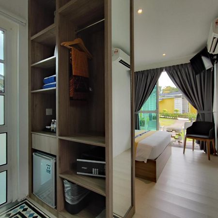 Solesor Kampong Beach Resort 포트딕슨 외부 사진