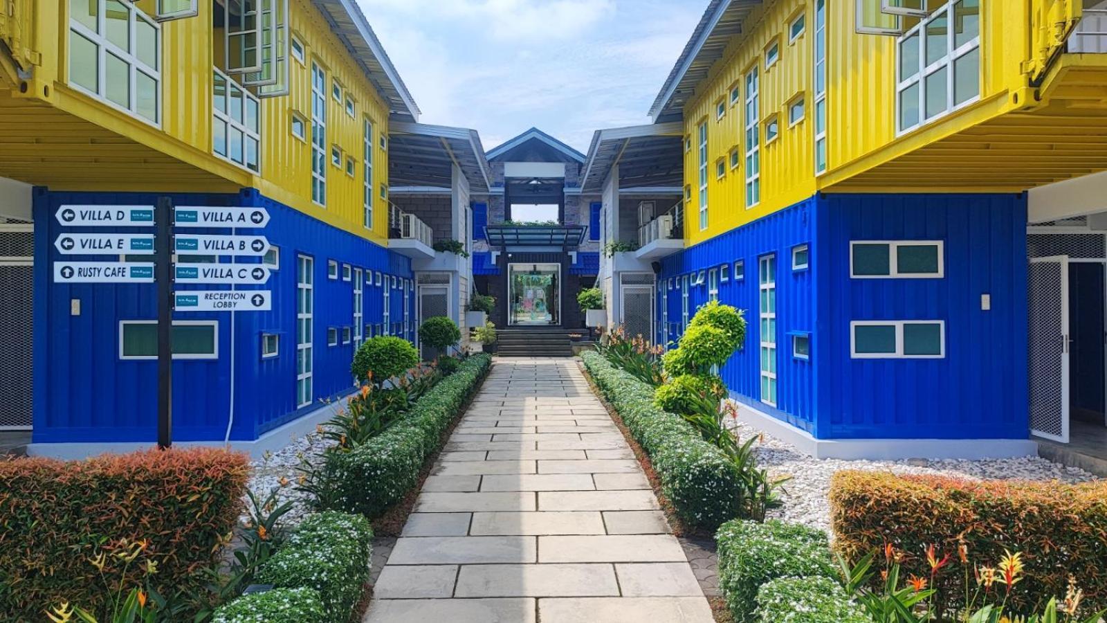 Solesor Kampong Beach Resort 포트딕슨 외부 사진