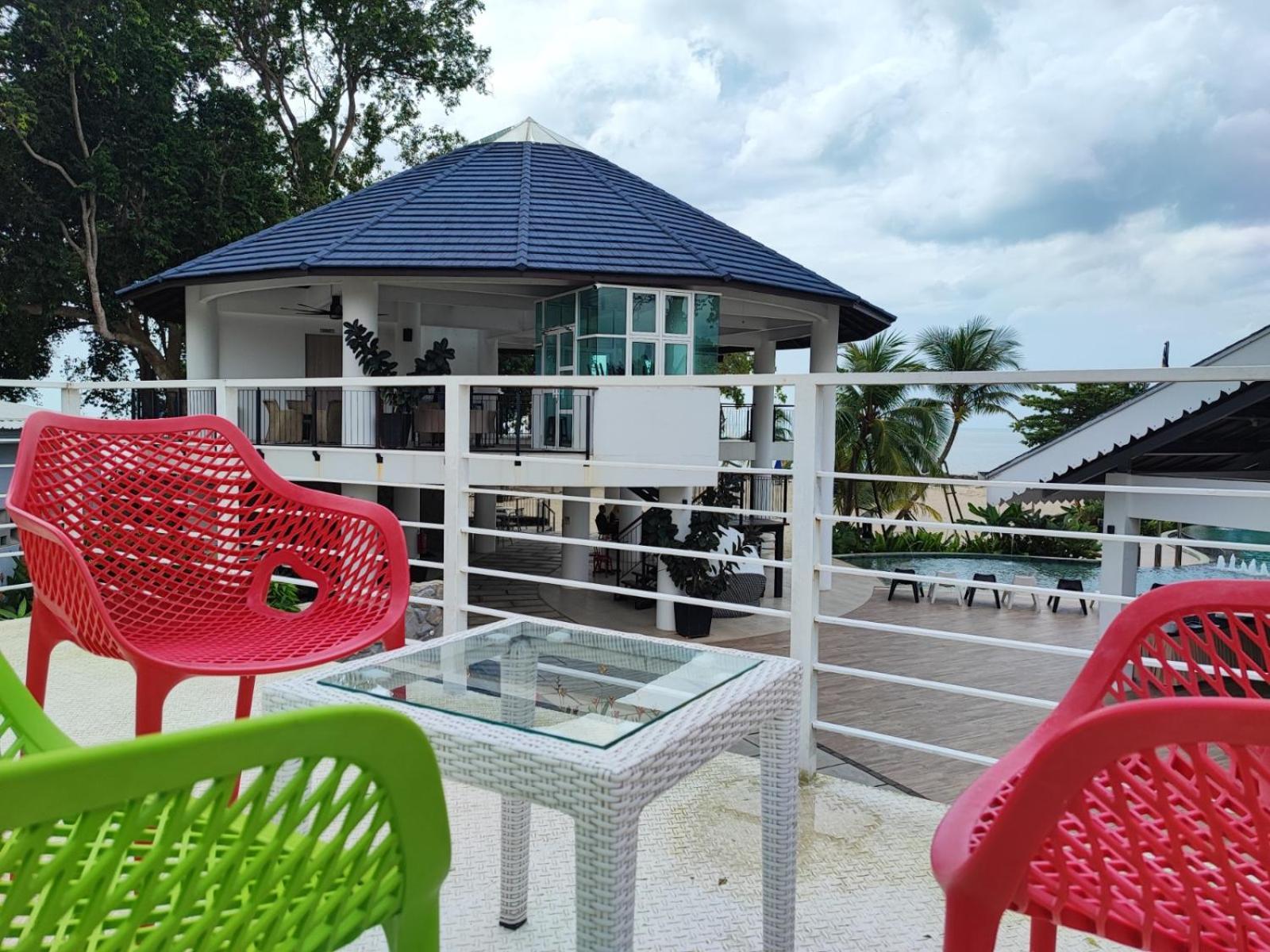 Solesor Kampong Beach Resort 포트딕슨 외부 사진