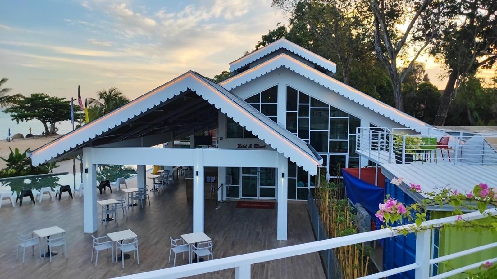 Solesor Kampong Beach Resort 포트딕슨 외부 사진
